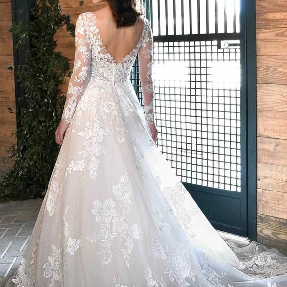 Essense of Australia Lace V-Neckline Wedding Dress with Optional Long Sleeves - Picture 8 of 13